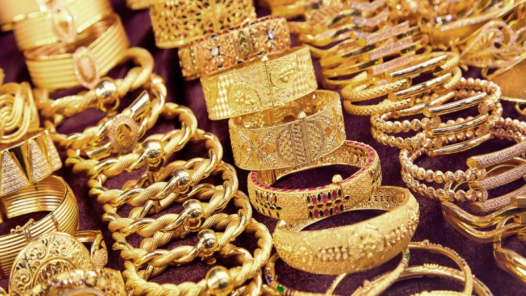 هل الذهب مرتفع اليوم في السعودية ومتى ينخفض
